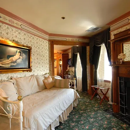 Doryman'S Oceanfront Inn